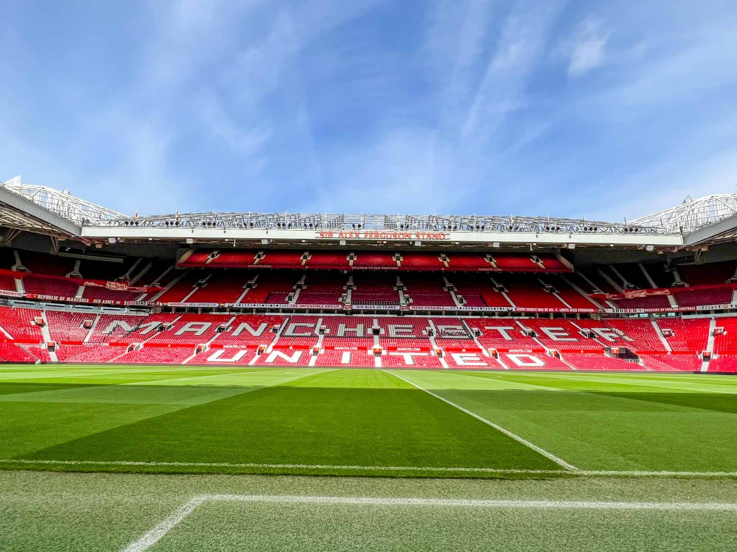 Visita al estadio del Manchester United, vista del campo vacío