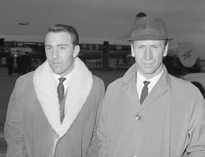 Jimmy Greaves (izquierda)