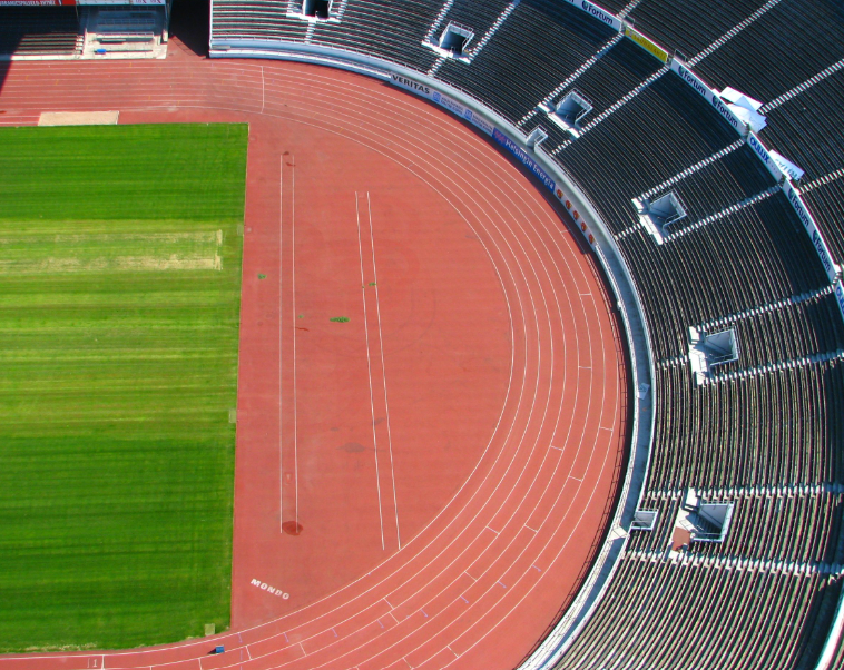 ¿Por qué algunos estadios tienen pistas de atletismo alrededor